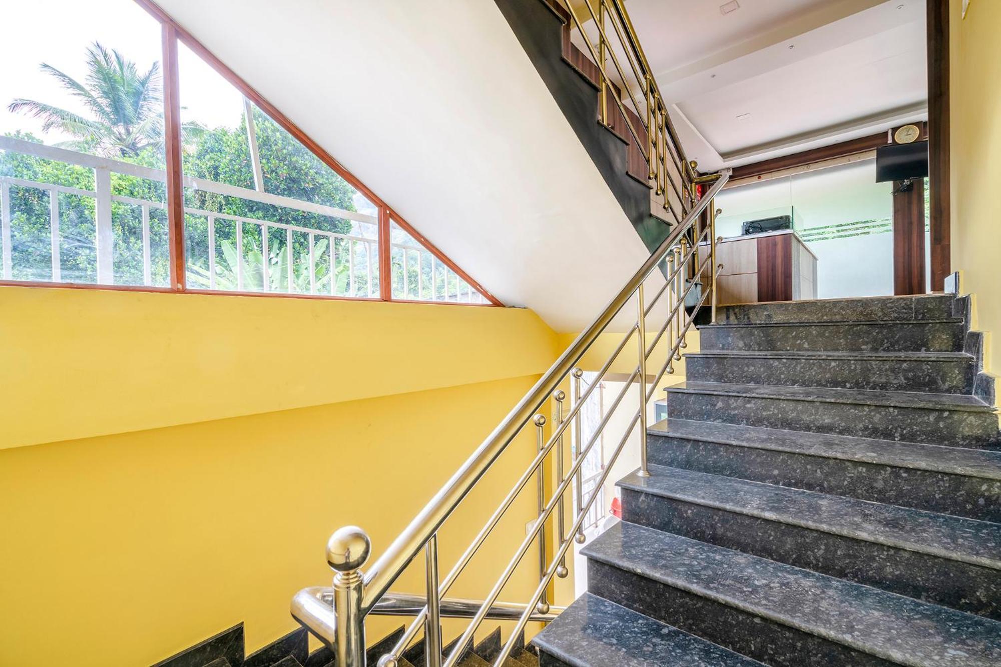 Fabhotel Abrigo Residency Anaviratty エクステリア 写真