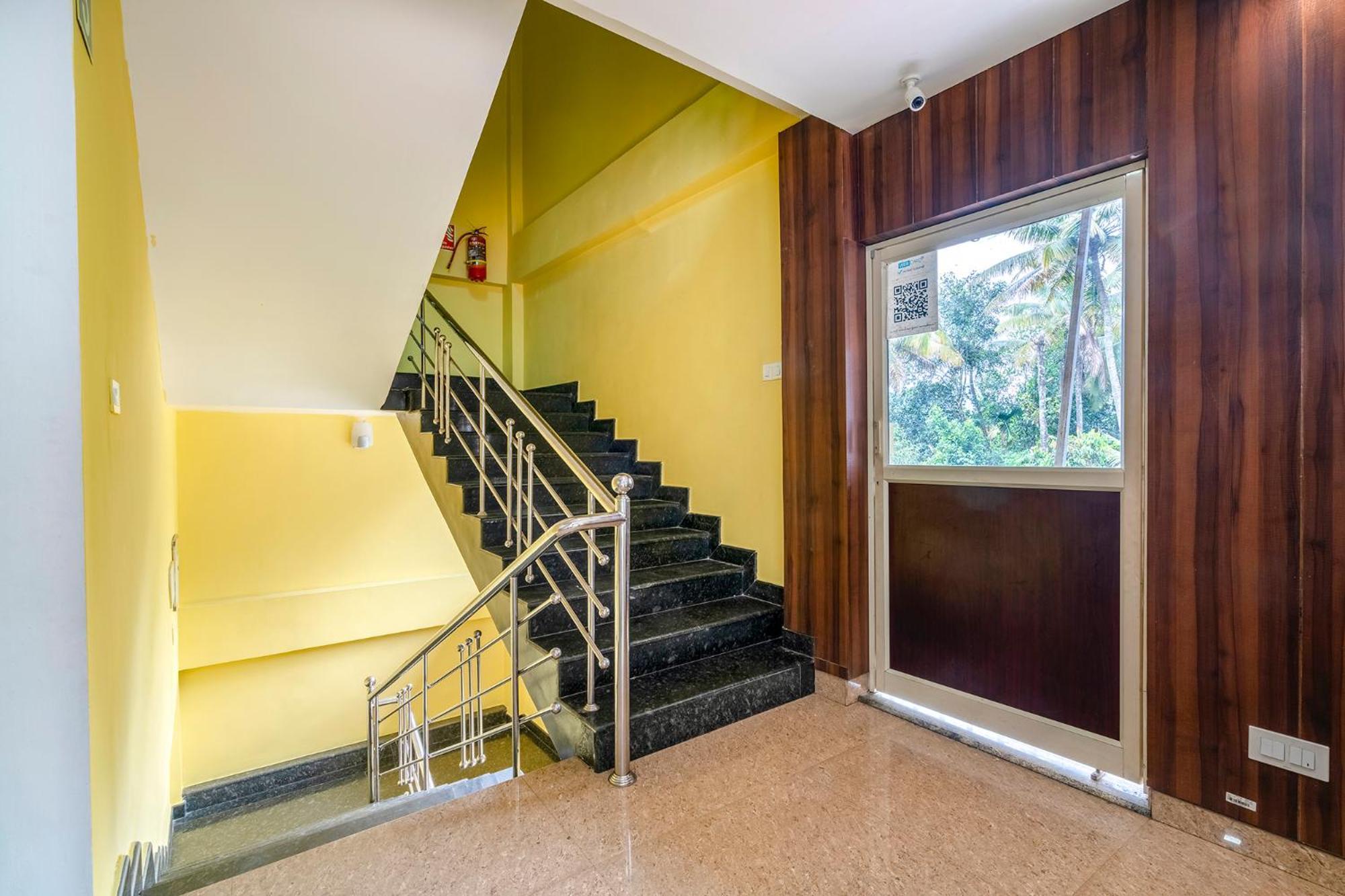 Fabhotel Abrigo Residency Anaviratty エクステリア 写真